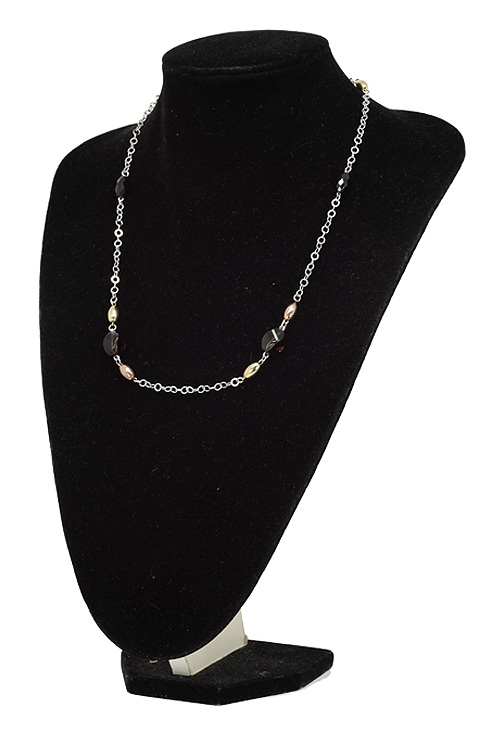 collar de plata tricolor con topacios vista en expositor 017_634GC0257_02