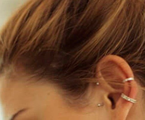 Pendiente de oro sin cierre