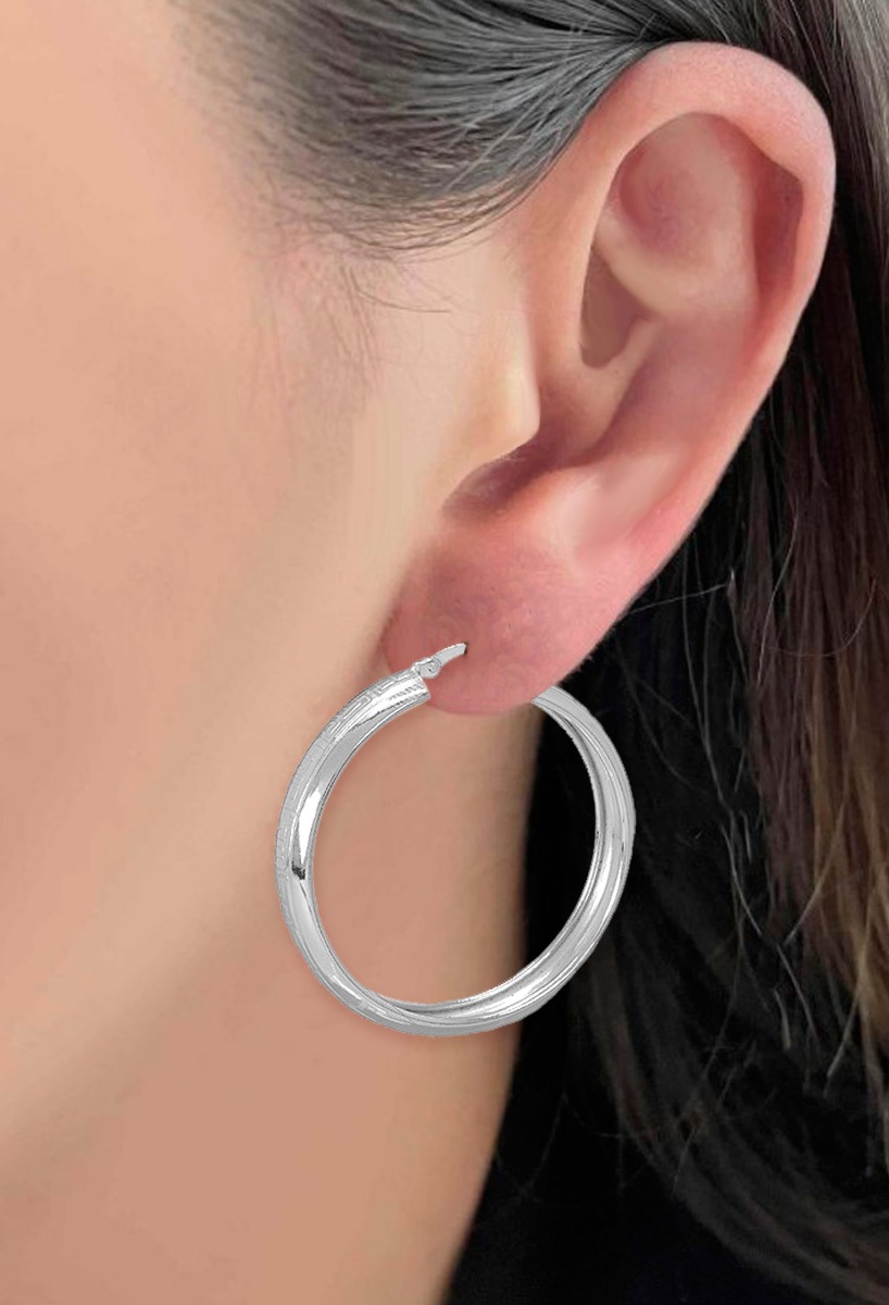 pendientes de aro plata de ley grabado greca foto montaje modelo para web el rubi joyeros