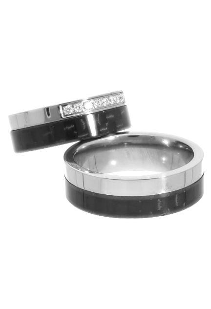 Alianza de titanio y carbono pareja