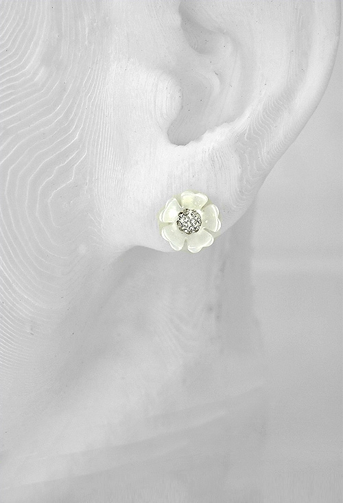 pendientes de plata y nacar con forma de flor vista modelo oreja 295_PPBR34290_02