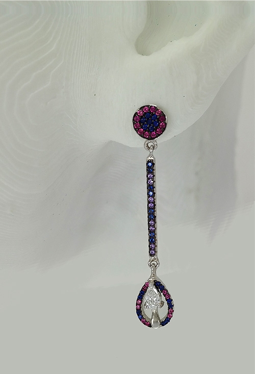 pendientes largos plata chapada con multipiedra estilo art deco vista en modelo 295_PPBR33541_02