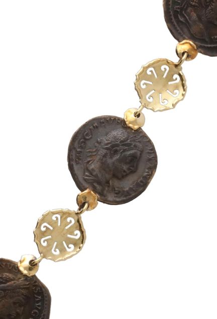 pulsera oro amarillo 18 ktes y monedas de bronce vista detalle aumentado para web el rubi joyeros