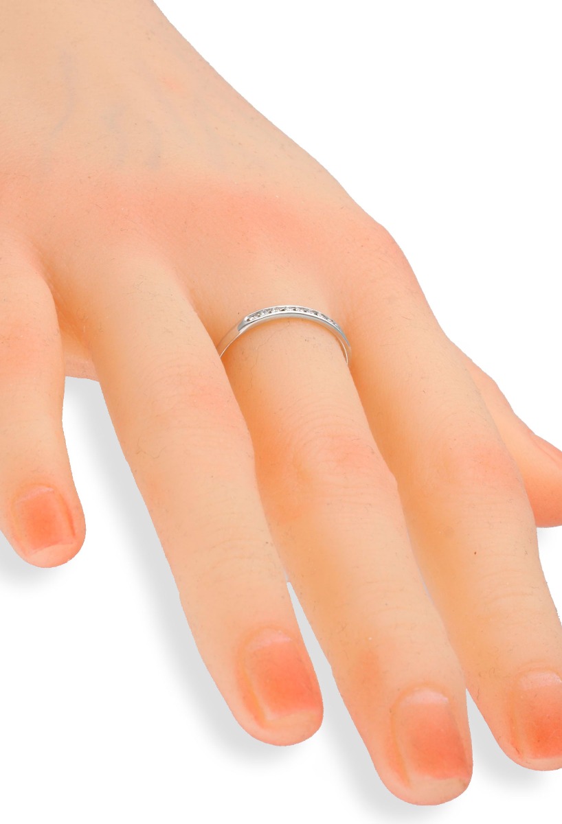 anillo compromiso media alianza oro 18k y diamantes precio muy barato sin posible competencia foto montaje maniqui 243_245-00375_02