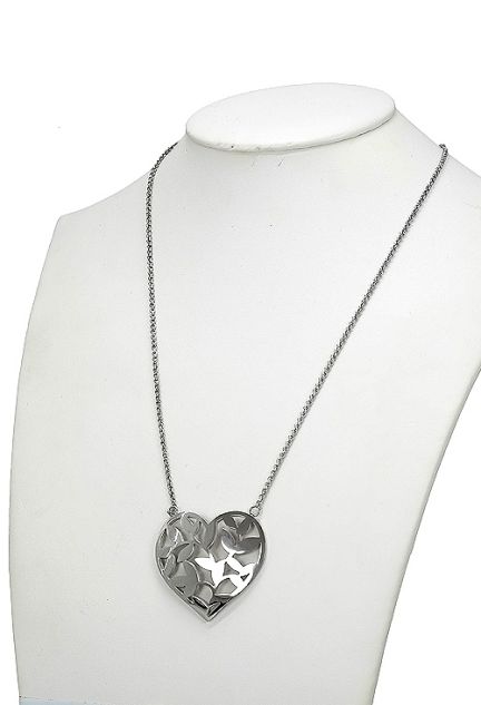 gargantilla de acero motivo corazon y laurel vista expositor 276_A3441_01