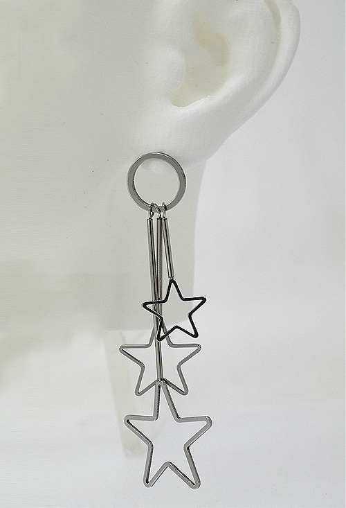 pendientes de acero modelo 3 estrellas foto en modelo 276_A3399_02