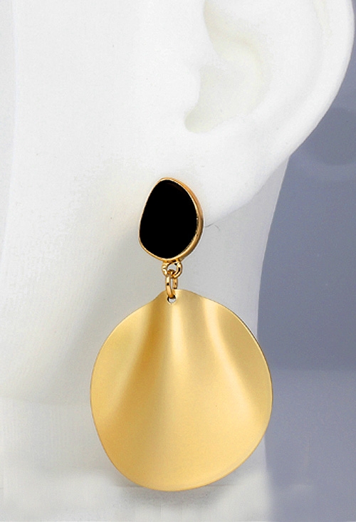 pendientes largos IP amarillo modelo de diseño vista frontal 276_P0019