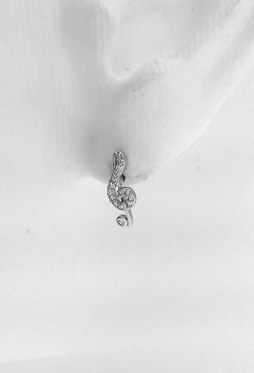 pendientes de plata con circonitas nota musical de sol foto en maniqui 280_2022809_02