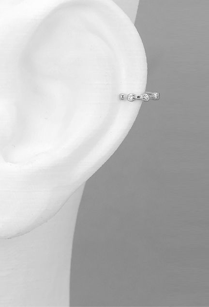 Pendiente de helix para la oreja de plata de ley con motivo de chatones con circonitas en tu joyeria online peto