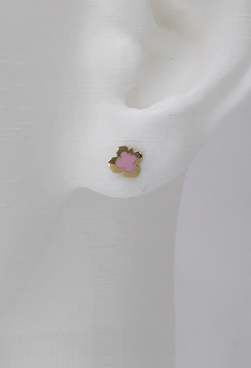 Pendiente de oro amarillo tipo trebol con esmalte a fuego cierre de tuerca en nuestra joyeria online peto 030_3195-R_02