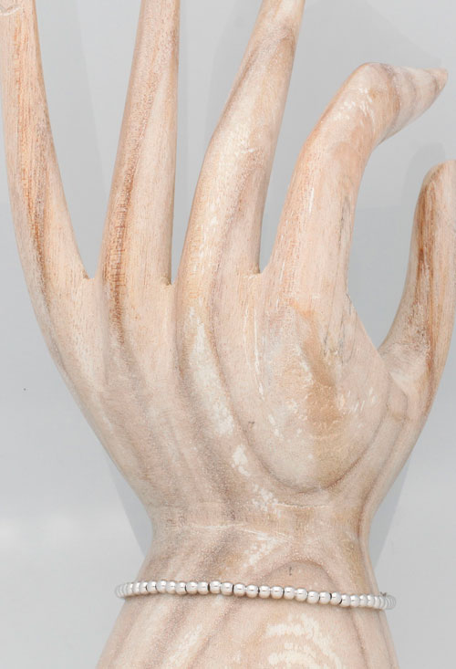 pulsera de plata cadena de bolas vista modelo mano 240_PI-BOLA3_01