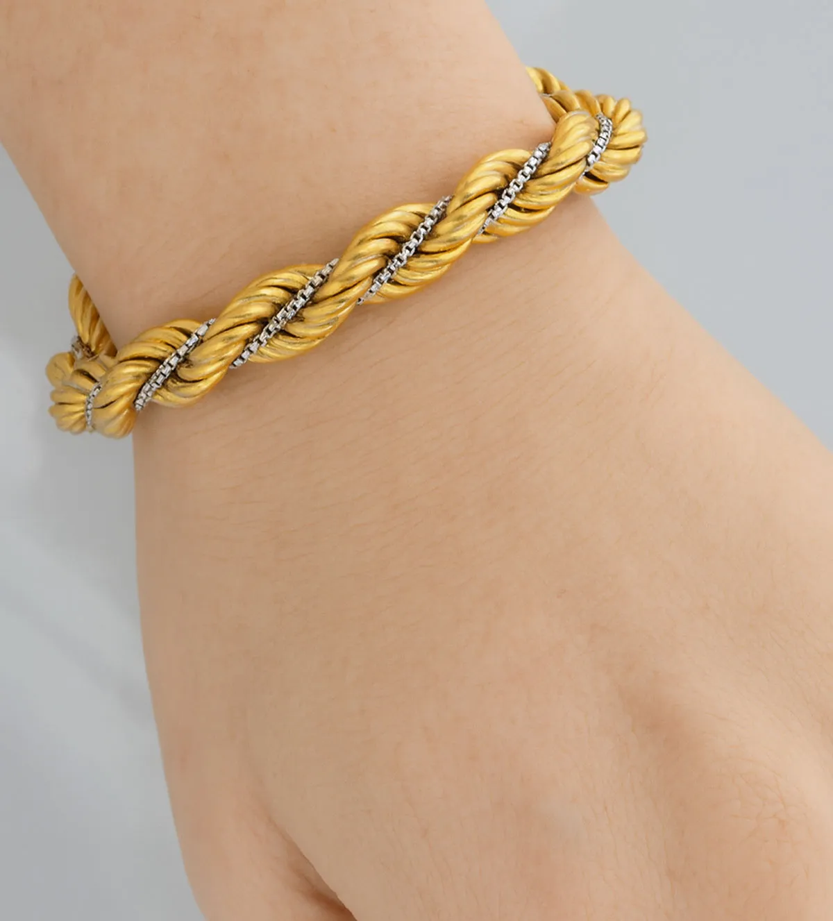 pulsera-de-oro-bicolor-cordon-salomonico-038_lo-007-21my01 modelo