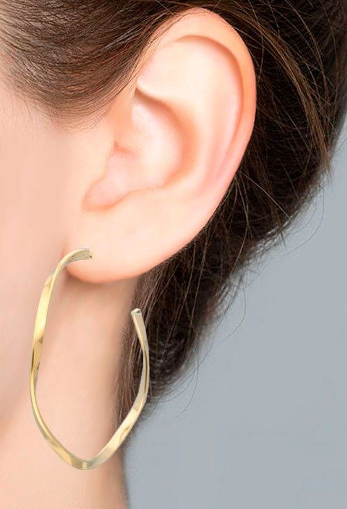 pendientes de aro plata chapada foto con modelo