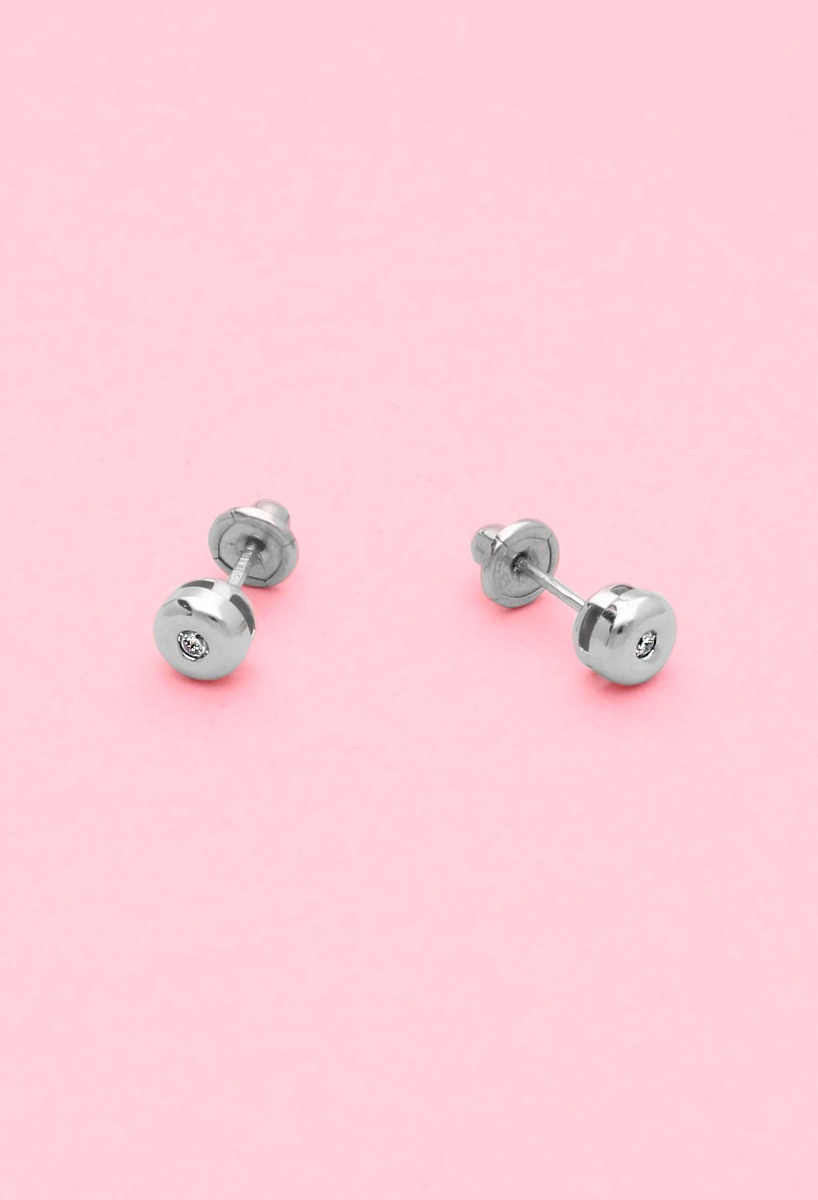 pendientes oro y diamantes para bebe foto sin retoques fondo rosa