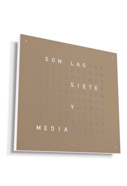 Qlocktwo Stainless Steel Hazelnut reloj de pared letras ladeado