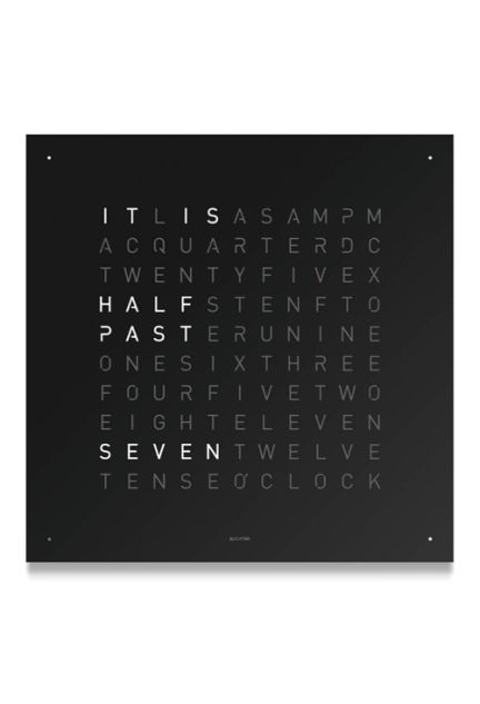 Qlocktwo Stainless Steel Black Pepper reloj de pared letras frontal