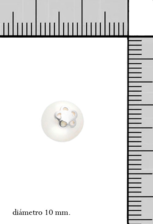 pendientes de plata y perla con motivo flor fotografia toma con medidas