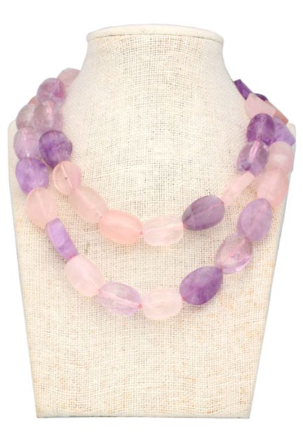 Collar con cuarzos de colores tonos fucsias 037_QZ001 sobre busto