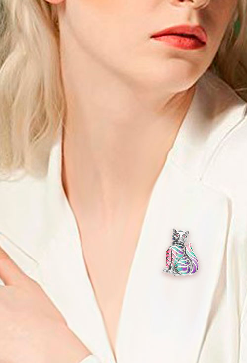 broche solapa plata de ley gato esmaltado vista modelo