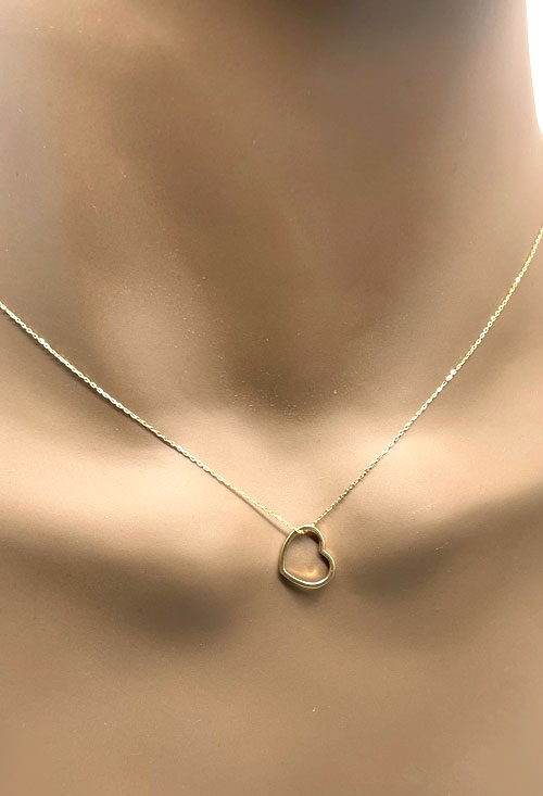 gargantilla de oro 18k motivo corazon fotografia modelo para web el rubi joyeros