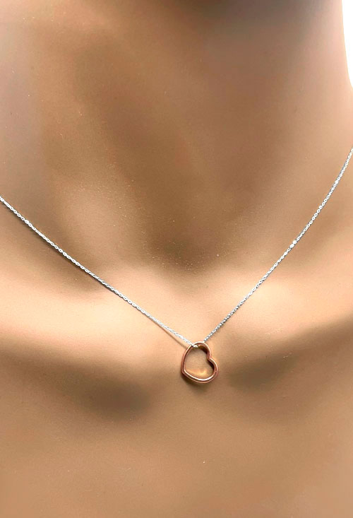 gargantilla de oro rosay blanco motivo corazon fotografia modelo para web el rubi joyeros