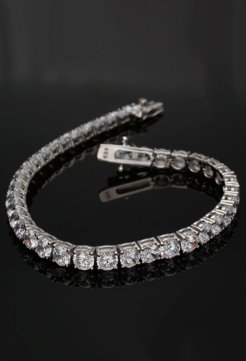 pulsera plata tipo riviere foto sin recortes sobre fondo negro para parrilla web el rubi joyeros