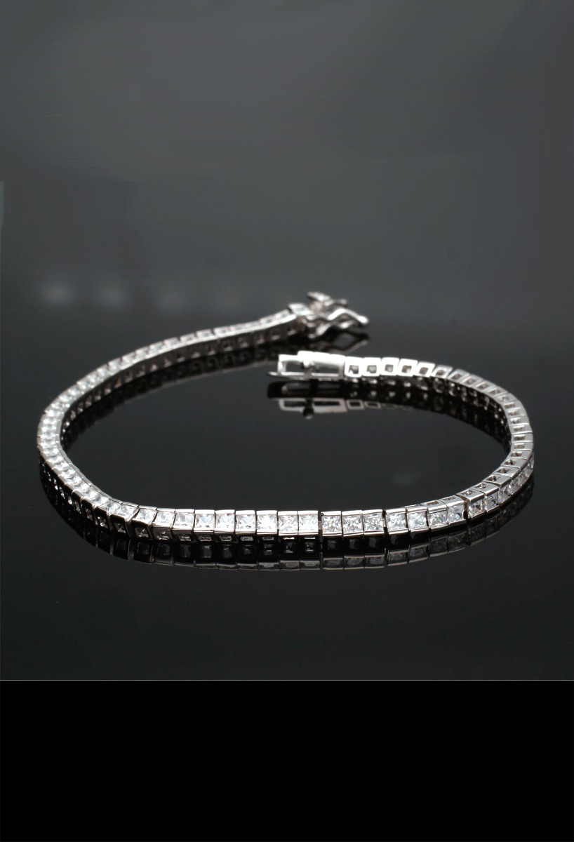 pulsera riviere de plata con circonitas talla princesa foto pulsera sobre fondo negro para parrilla web el rubi joyeros