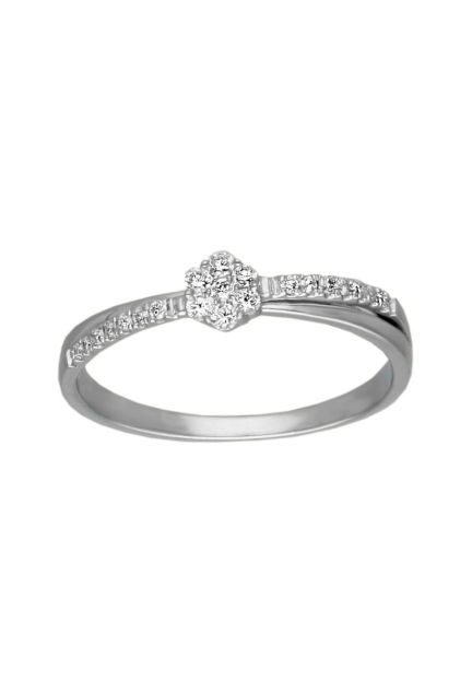 anillo compromiso oro 18k y brillantes en el rubi joyeros dos brazos cruzados y motivo roseta fotografia para web el rubi joyeros toma frontal