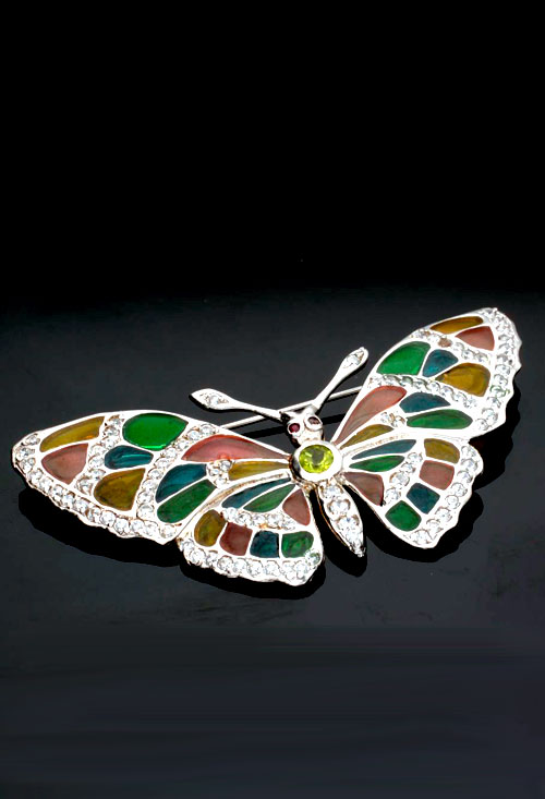 broche solapa plata forma mariposa fotofgrafia para web el rubi joyeros toma sin recortar sobre fondo negro