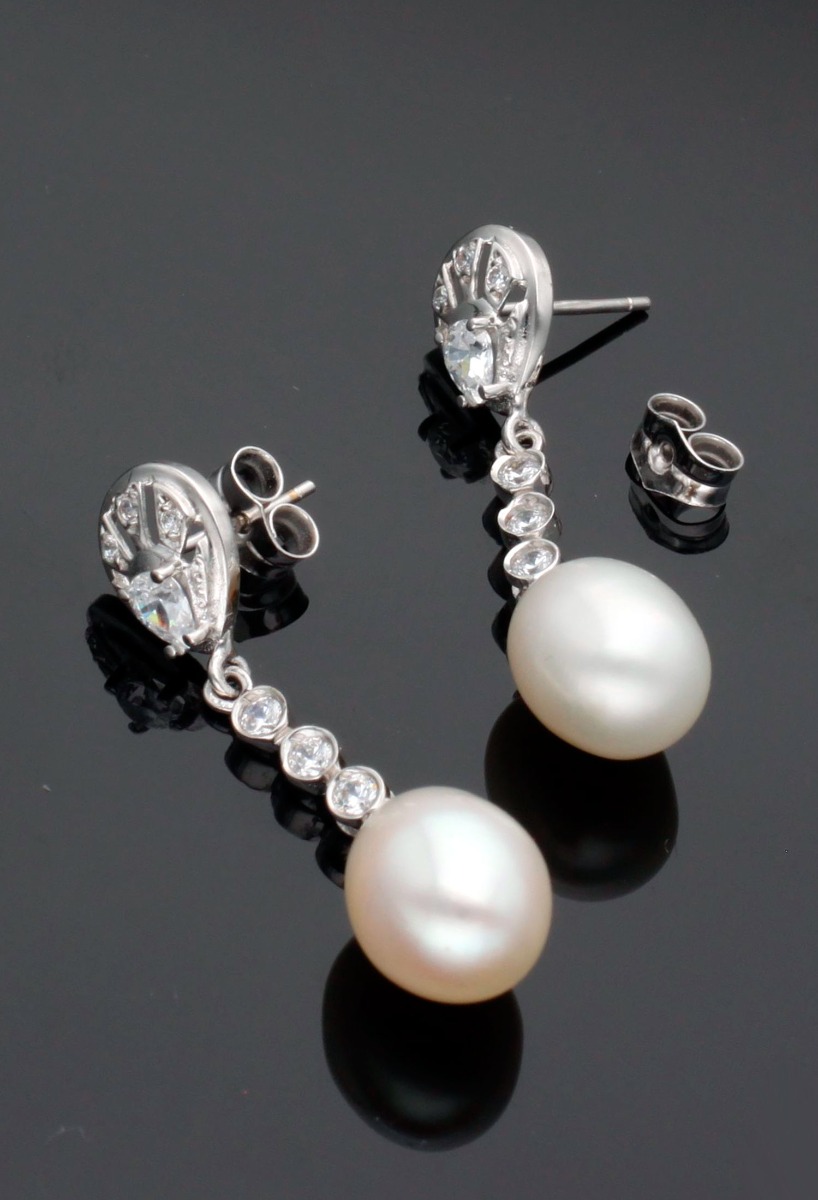 pendientes de novia oro 18k y perlas cultivadas con circonitas foto sin recortes fondo negro para web el rubi joyeros