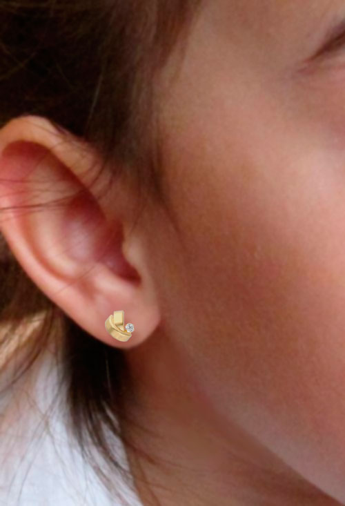 pendientes niña oro amarillo 18k en el rubi joyeros fotografia toma modelo