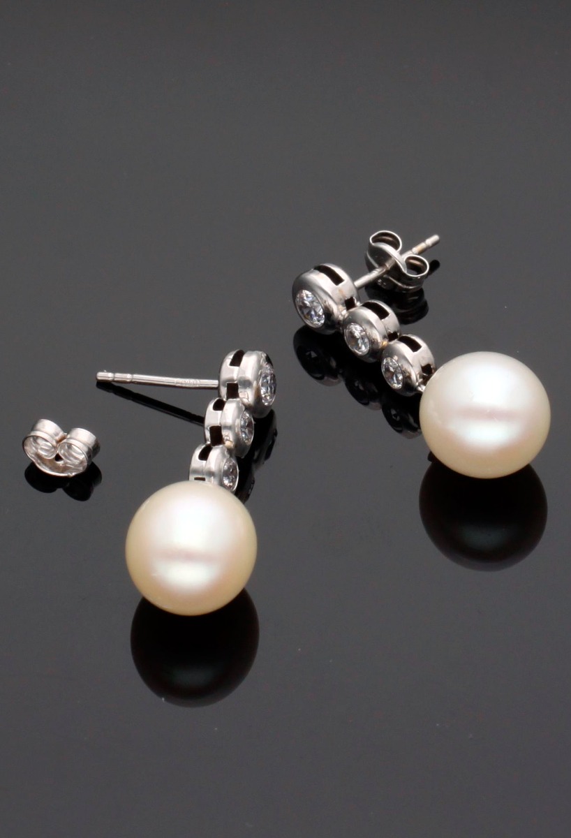 pendientes novia oro 18 kilates y perlas cultivadas fotos para la web el rubi joyeros toma sin recortes fondo negro parrilla principal