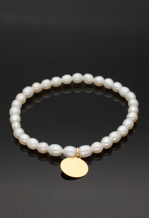 pulsera perlas cultivadas y disco oro 18k fotografia para web el rubi joyeros toma sin recortes fondo negro