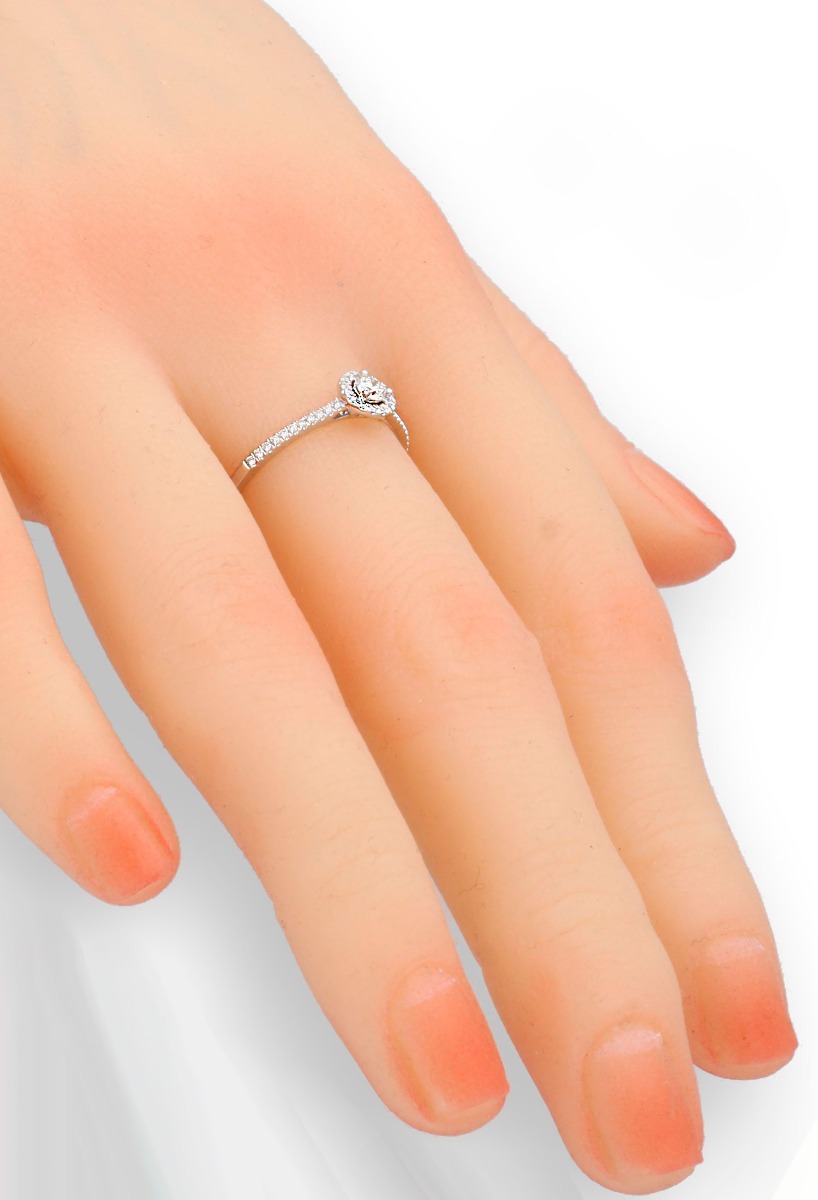 anillo compromiso modelo orla sobre brazo galeria oro blanco y diamantes foto mano maniqui para web el rubi joyeros