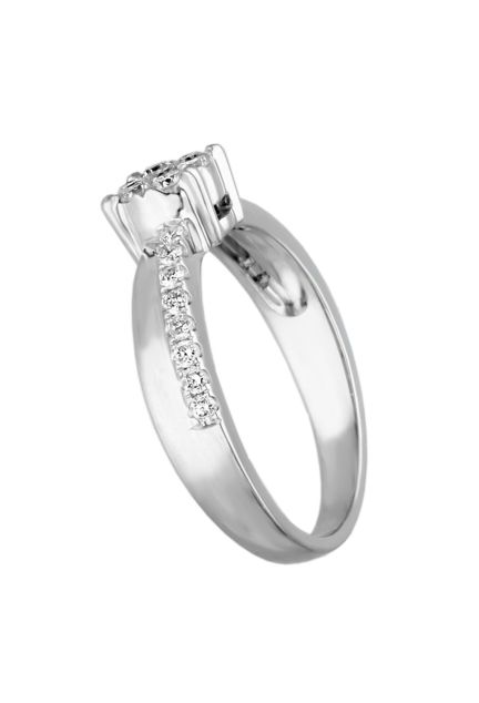 anillo de compromiso oro blanco 18k con diamantes roseta 7 brillantes engastados con la tecnica de engaste invisible fotografia para la web el rubi joyeros toma lateral