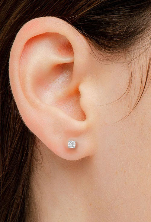 pendientes de oro primera ley con diamantes talla brillante garra clasica fotografia para web el rubi joyeros toma modelo