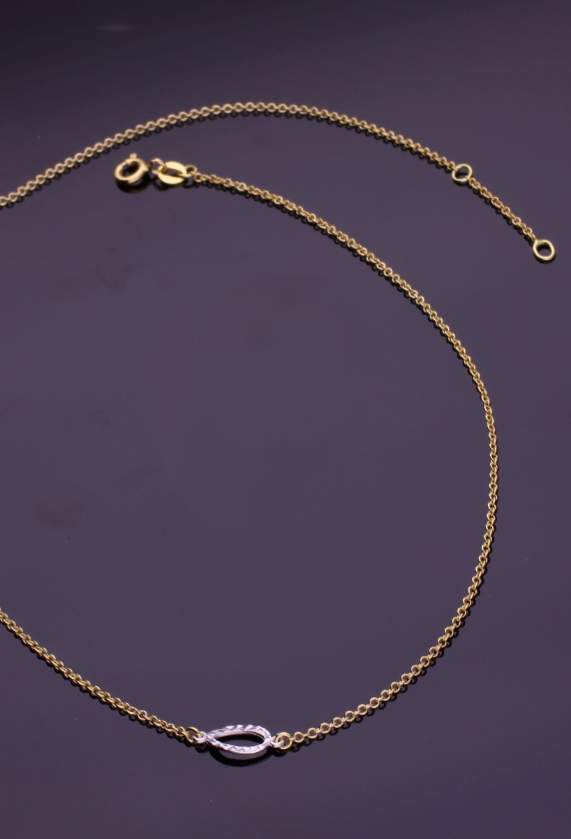 Gargantilla oro ley 18 kilates cadena de eslabones rolo con dos motivos oro blanco forma ojival fotografia para joyeria online el rubi joyeros toma sin retoques