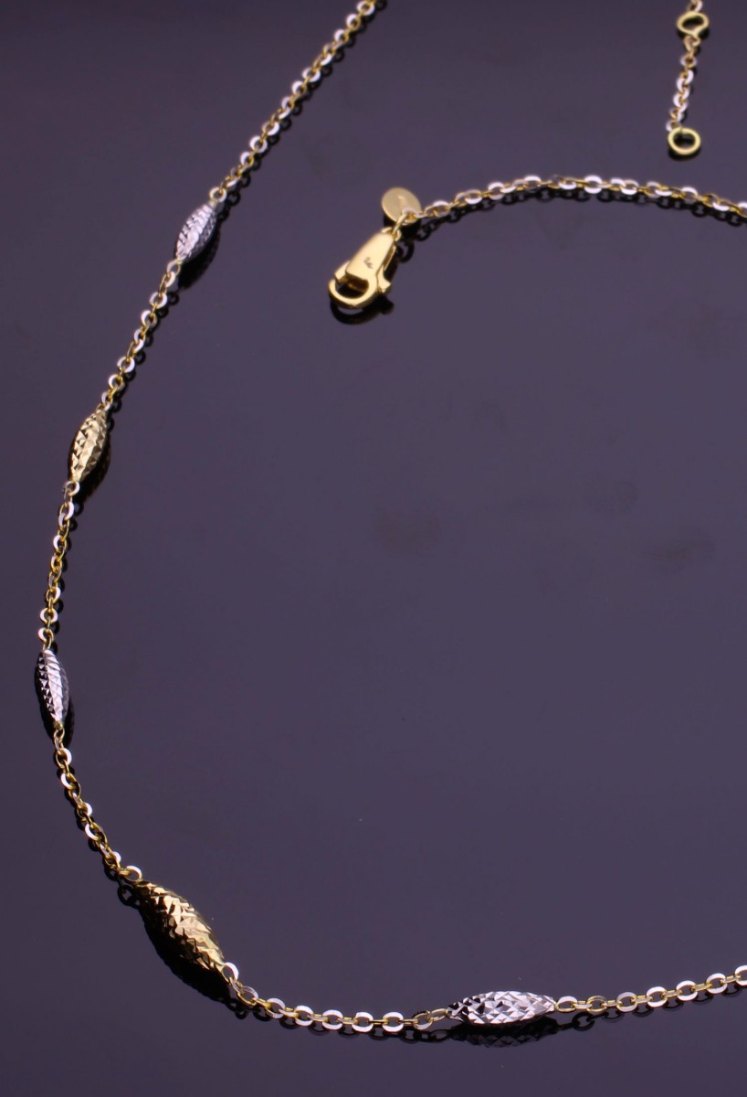 gargantilla oro bicolor blanco y amarillo 18 kilates cadena con entrepiezas y cierre de seguridad fotografia para parrilla web el rubi joyeros toma sobre fondo negro