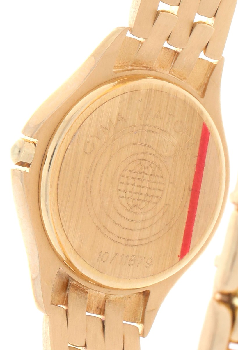 reloj para mujer oro 18 kilates y diamantes talla brillante marca Cyma fotografia detalle grabado tapa para exponer en la web el rubi joyeros