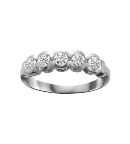 anillo compromiso oro blanco 18 kilates modelo cintillo chatones hexagonales fotografia para exponer en la web de el rubi joyeros