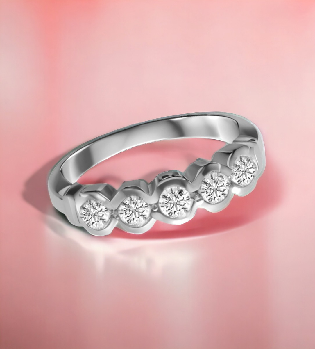 anillo compromiso oro blanco 18 kilates modelo cintillo chatones hexagonales fotografia para exponer en la web de el rubi joyeros toma redes sociales