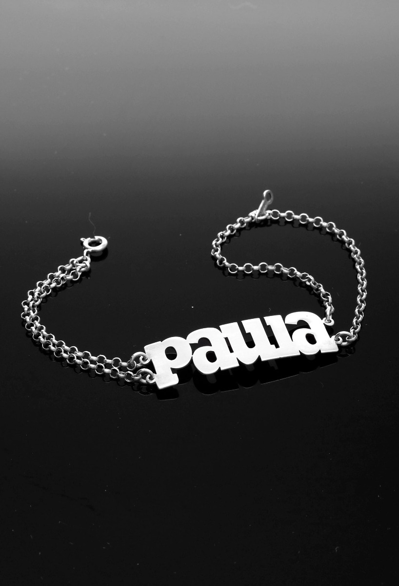 pulsera de plata nombre paula foto para web el rubi joyeros sin recortar sobre fondo negro