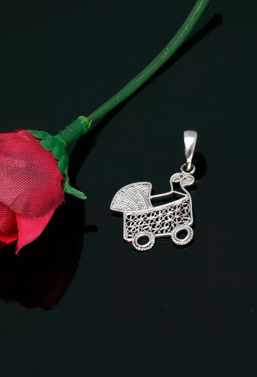 Charm en plata ley con forma de cochecito de bebé 022_F-COCHECITO fondo negro