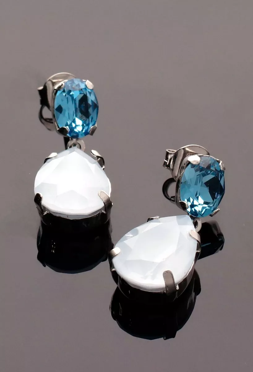 Pendientes plata y cristales checo colores Royal Blue y blanco 273_A3250-76T fondo negro