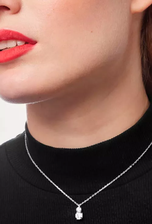 Gargantilla de plata con 2 circonitas y cadena forzada 273_A3752-07HG puesta