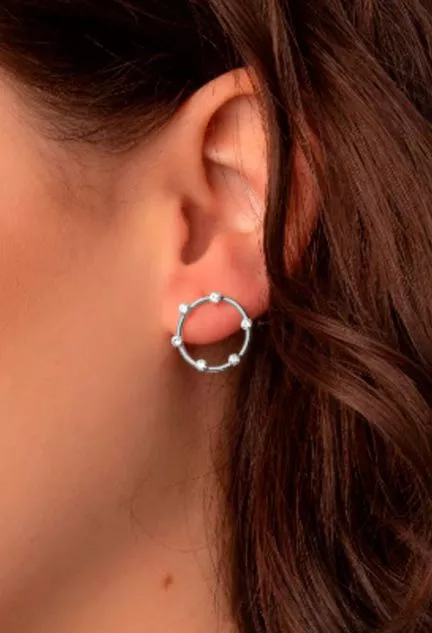 Pendientes de plata chapada con circonitas 273_A3579-07HT puesto