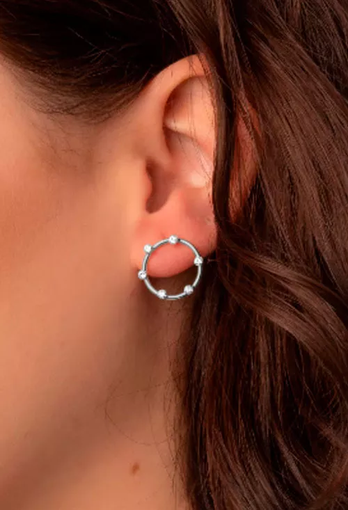 Pendientes de plata chapada con circonitas 273_A3579-07HT puesto