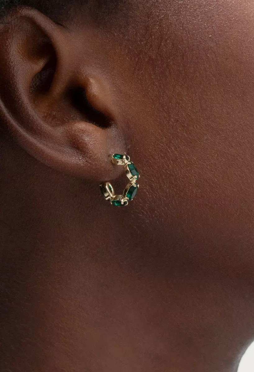 Pendientes plata chapada con piedras color verde esmeralda 273_A4136-20DT puestos