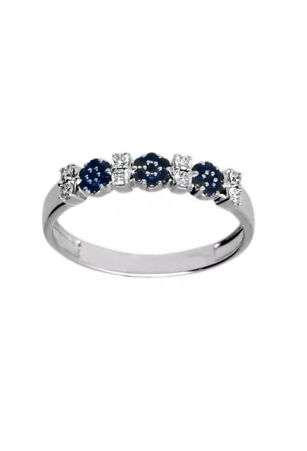 sortija de oro blanco 750 milésimas (18K) con medio brazo ocupado con 3 rosetas de pequeños zafiros separadas por pequeños diamantes talla brillante foto principal para web el rubi joyeros