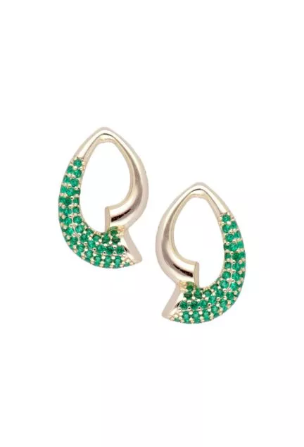 pendientes plata chapada oro amarillo con cuajo de similes verdes fotografia para web toma frontal